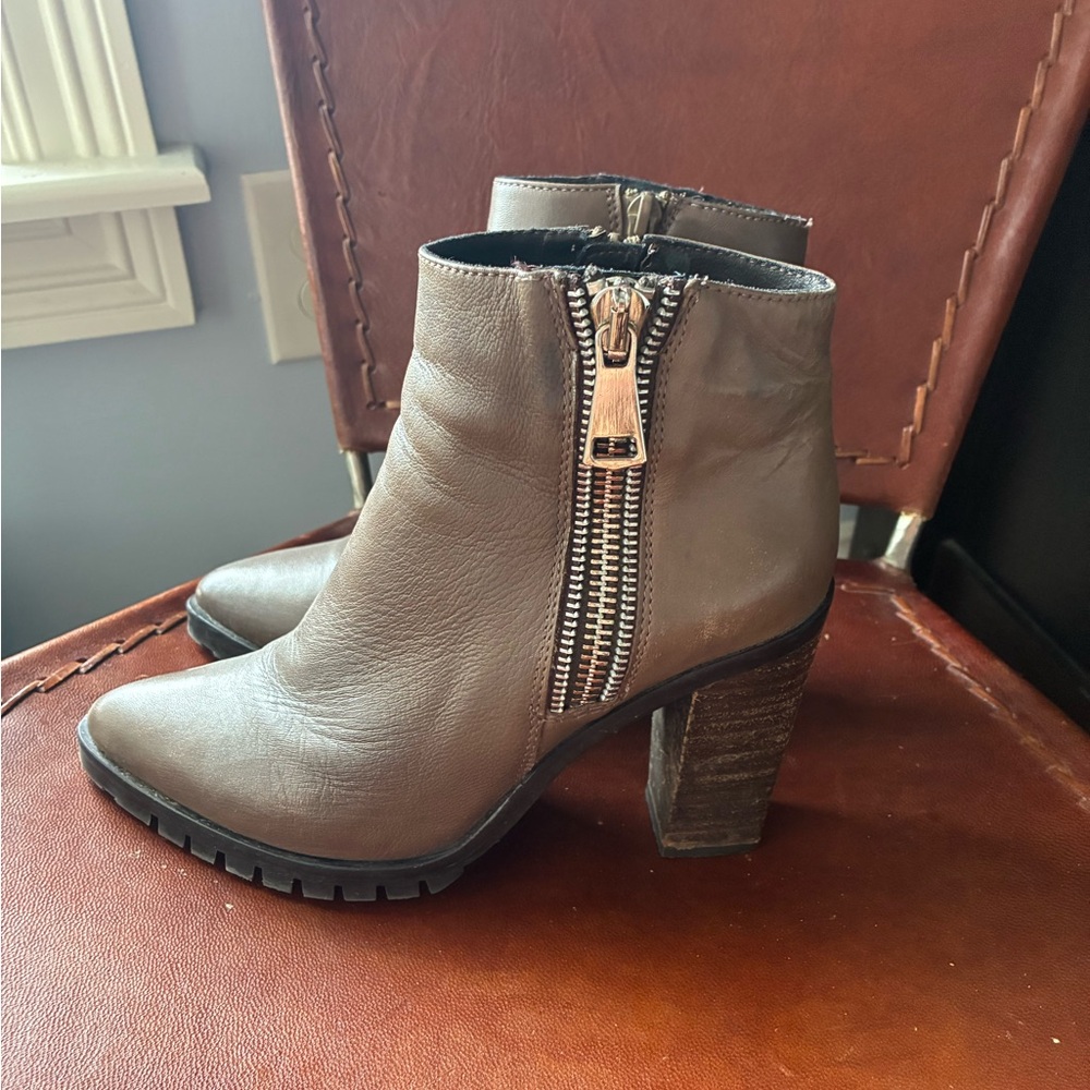 Steve Madden Korea Women's Taupe Leather Side-Zip Block Heel Ankle Booties